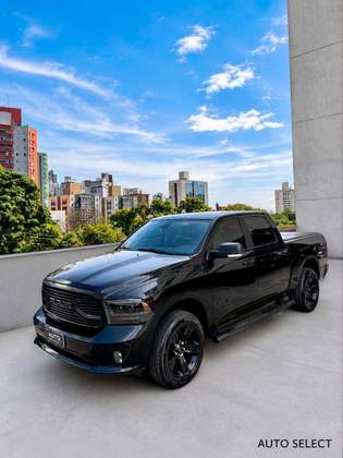 RAM CLASSIC 5.7 V8 GASOLINA LARAMIE NIGHT EDITION CD 4X4 AUTOMÁTICO